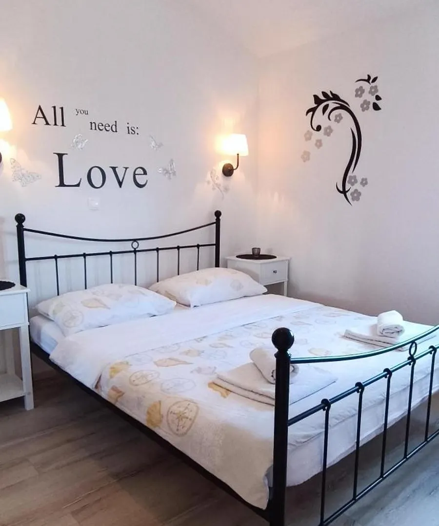 Apartments Sofija Vrsi 0*,